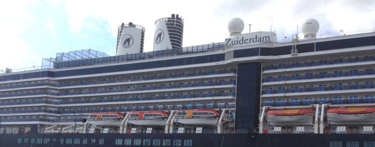 Crucero atracado en A Coruña