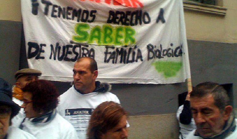 Afectados por el robo de bebés en una manifestación en 