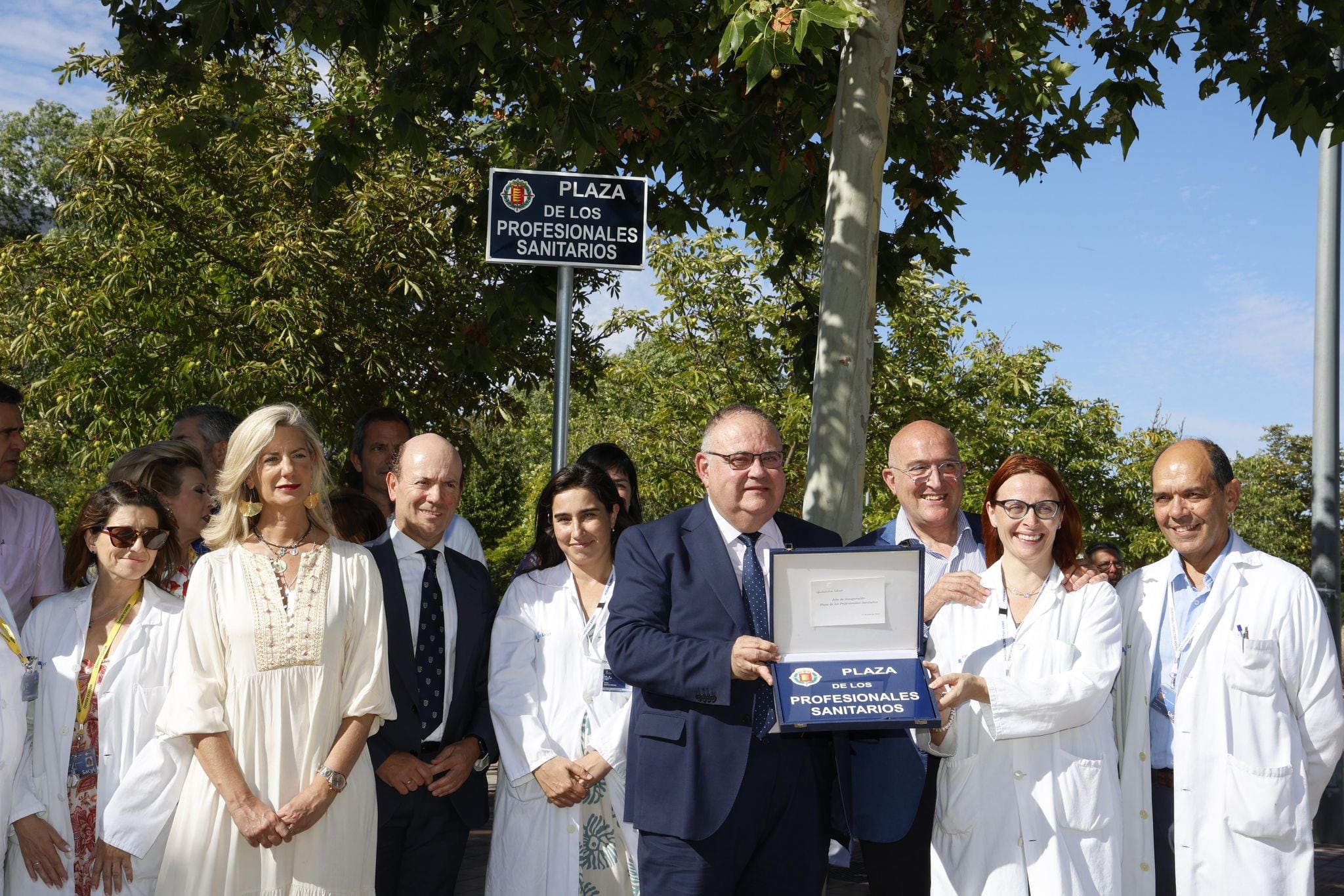 Acto de inauguración de la plaza de los Profesionales Sanitarios, en Valladolid