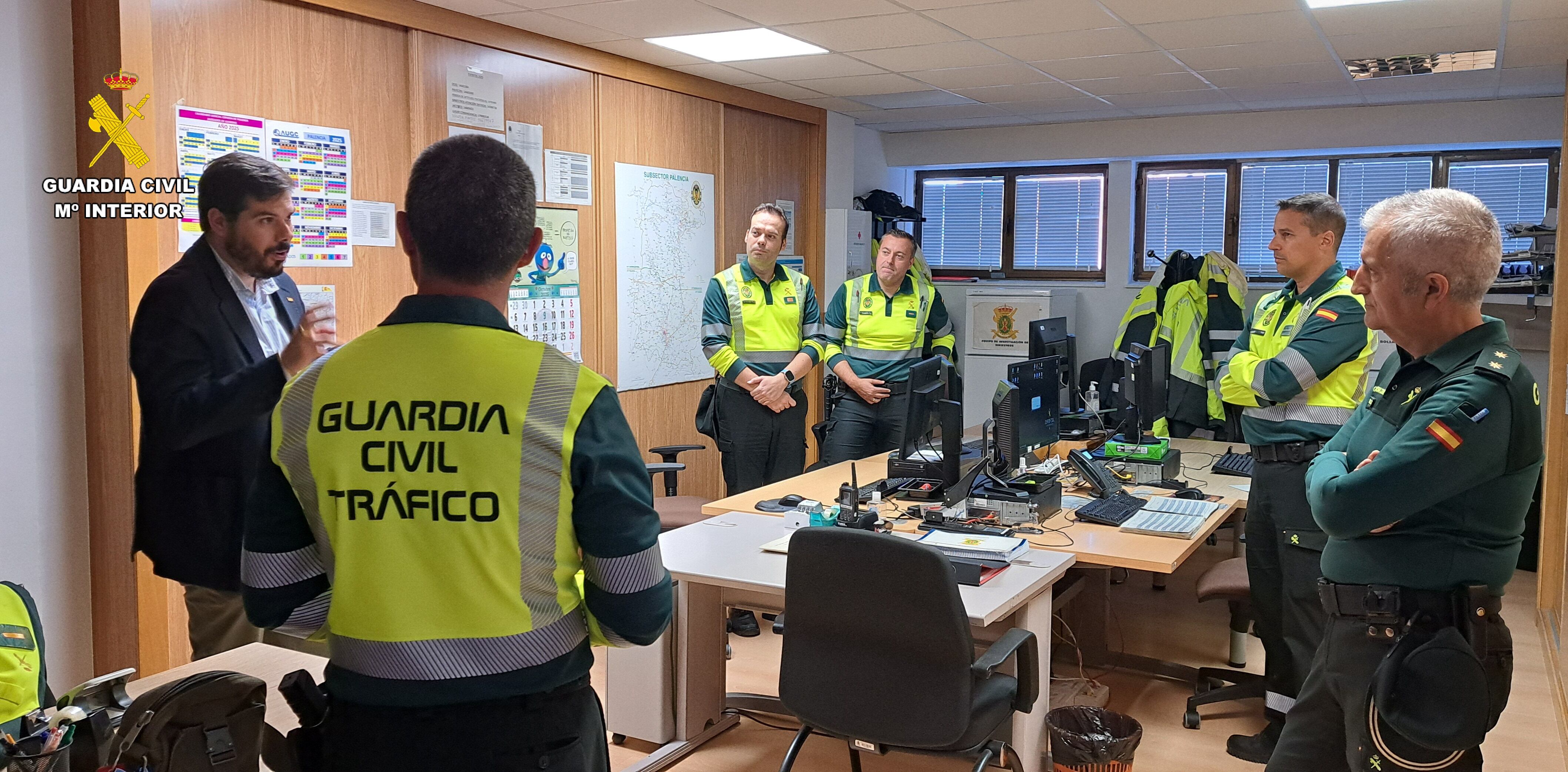 El Subdelegado del Gobierno en Palenciavisita la Comandancia de la Guardia Civil