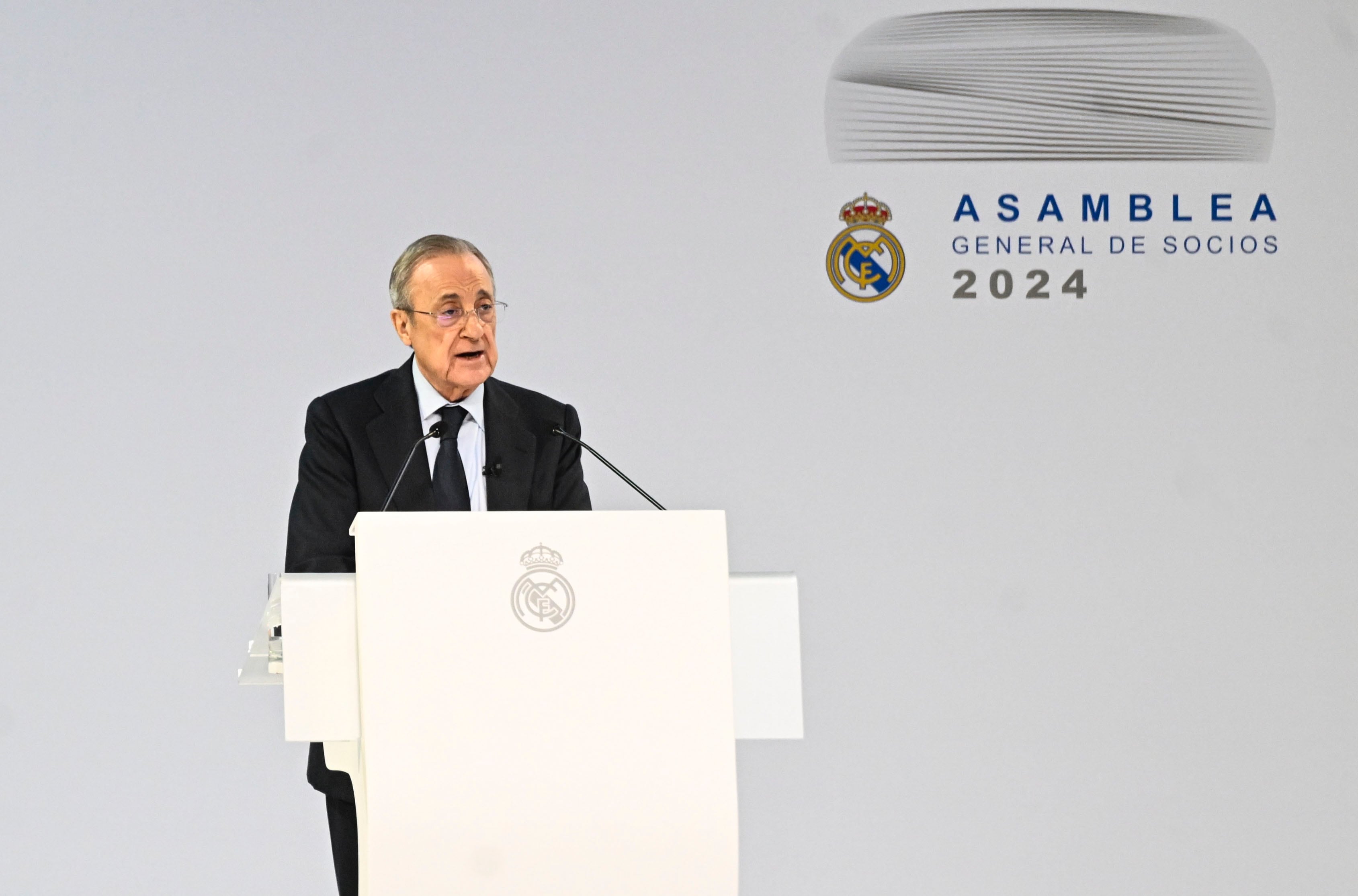 El presidente del Real Madrid, Florentino Pérez, interviene durante la Asamblea General del club este 2024