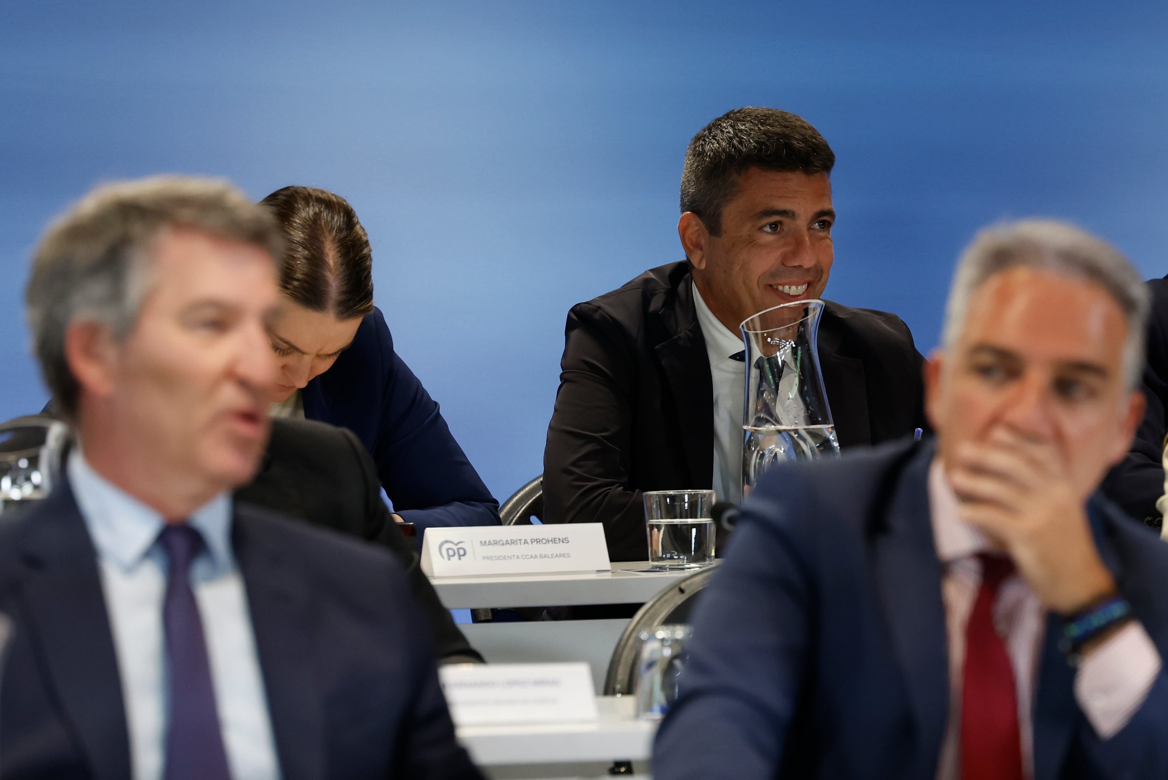 MADRID (ESPAÑA), 19/05/2025.- El presidente de Valencia, Carlos Mazón durante la reunión de la Junta Directiva Nacional del partido que se celebra este lunes en Madrid. EFE/JJ Guillén