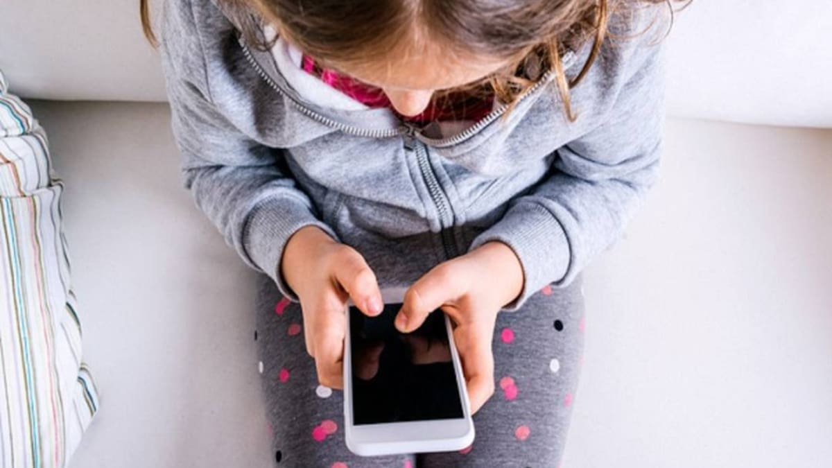 Ángela Sánchez: "Hay que prohibir el móvil a menores de 14 años" (13/11/2023)