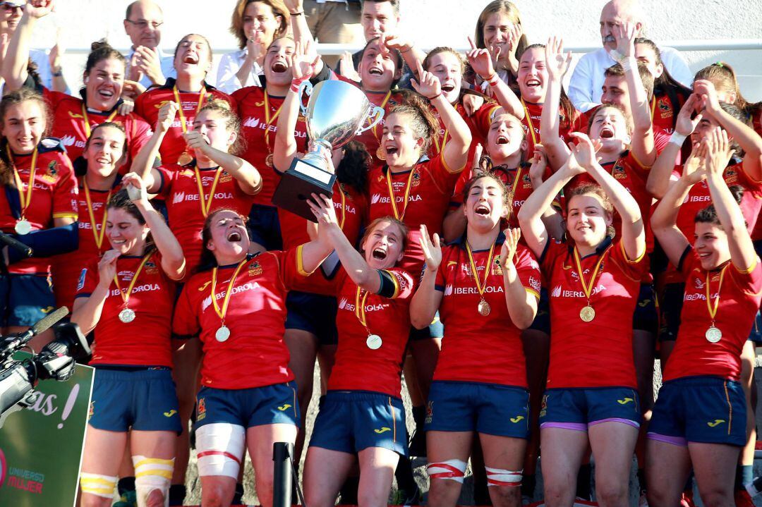 Las jugadoras de Rugby celebrando el título de campeonas de Europa