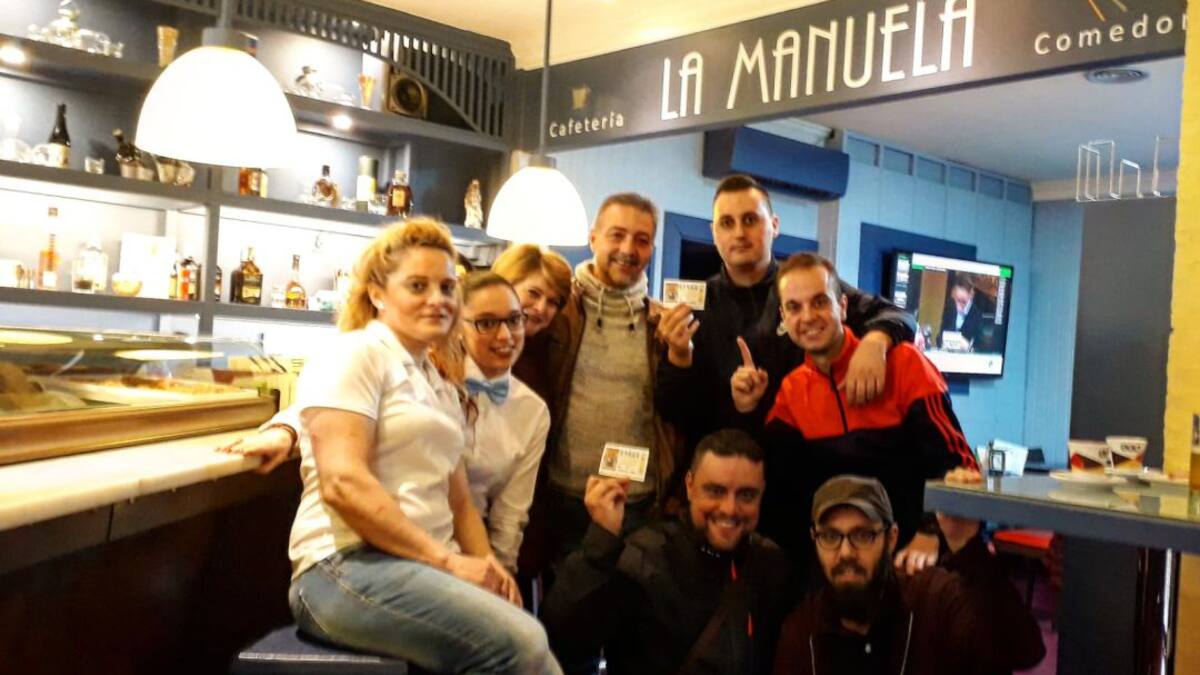 El bar "La Manuela" reparte en la capital casi un millón de euros en el 5º premio 07568
