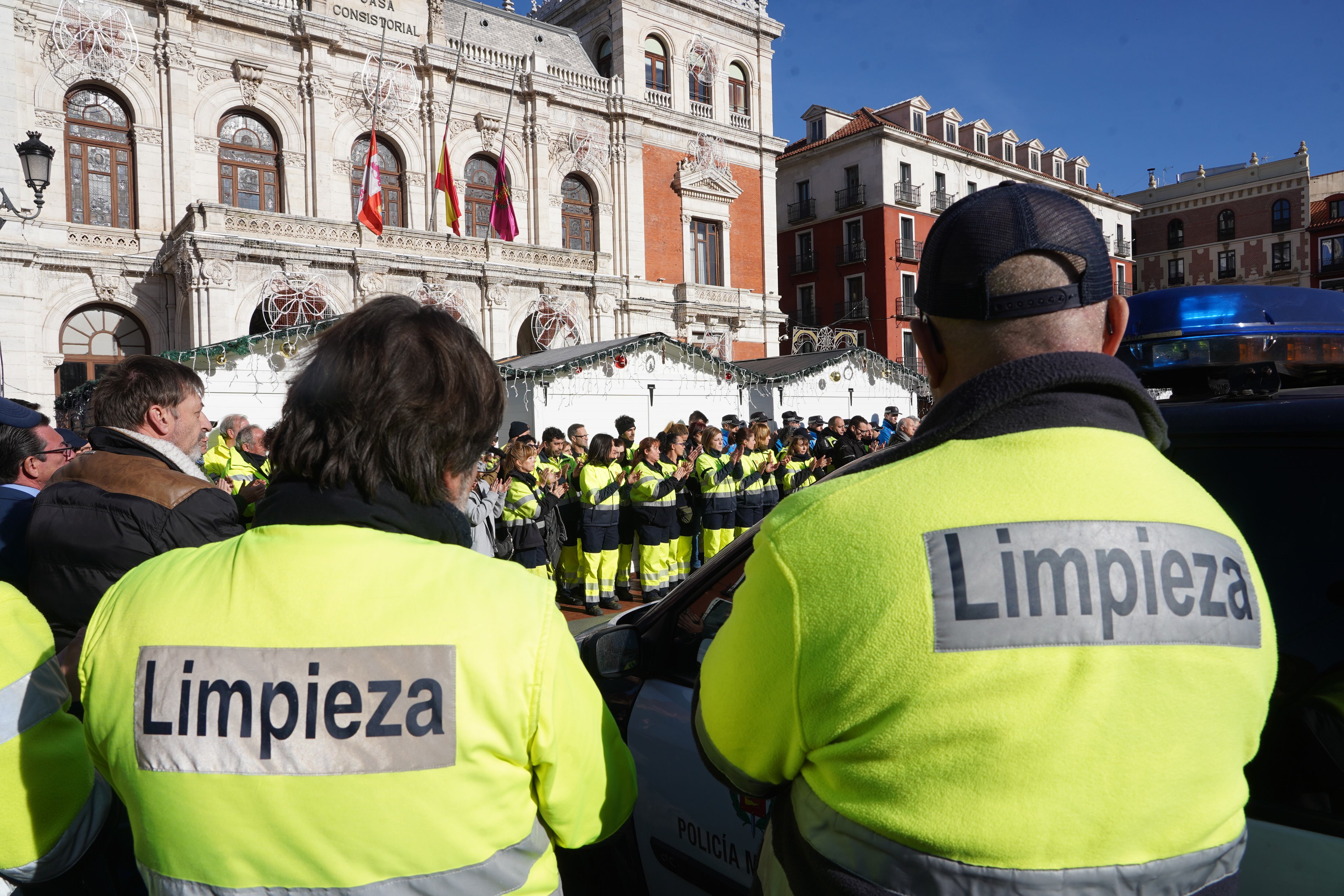 El Comité de Empresa del Ayuntamiento de Valladolid convoca un minuto de silencio en memoria del operario de limpiezas fallecido en accidente laboral.