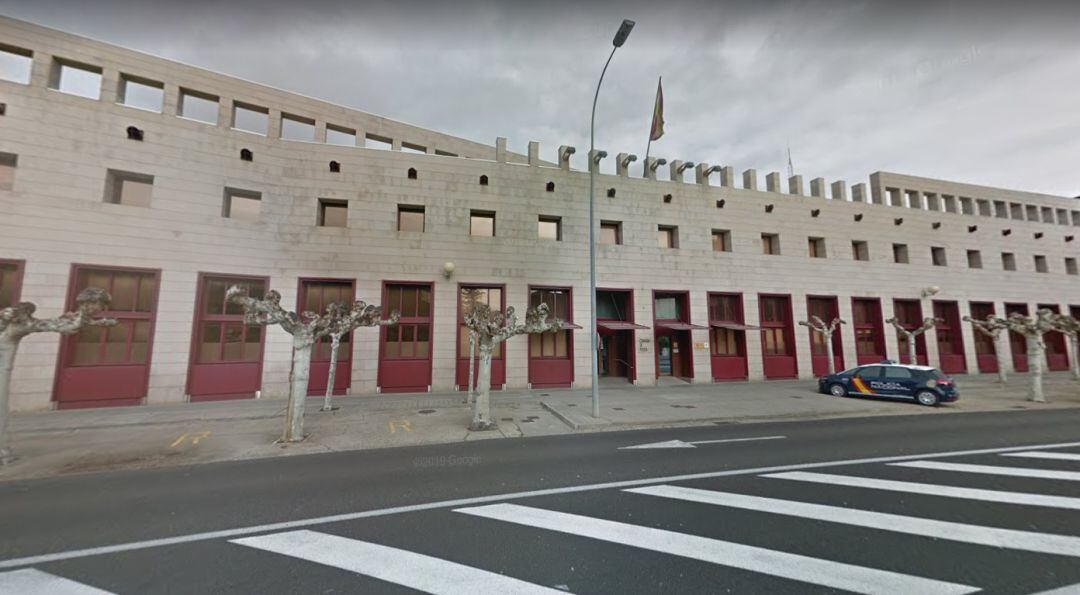 Un hombre ha sido detenido por la Policía Nacional tras mostrarse agresivo con su mujer