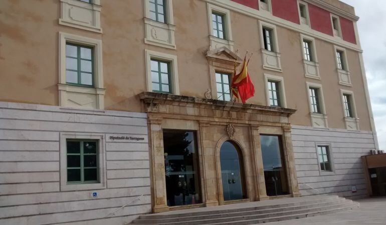 Façana de la Diputació de Tarragona.