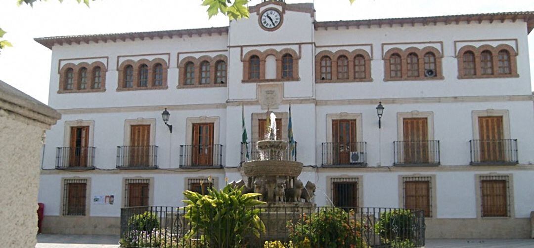 Fachada principal del Ayuntamiento de La Guardia de Jaén.
