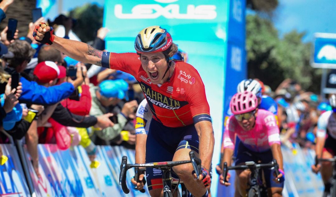 Iván García Cortina celebra una de sus victorias con el Bahrain Merida.