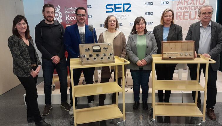 Moment de la donació del fons a l'Arxiu Municipal