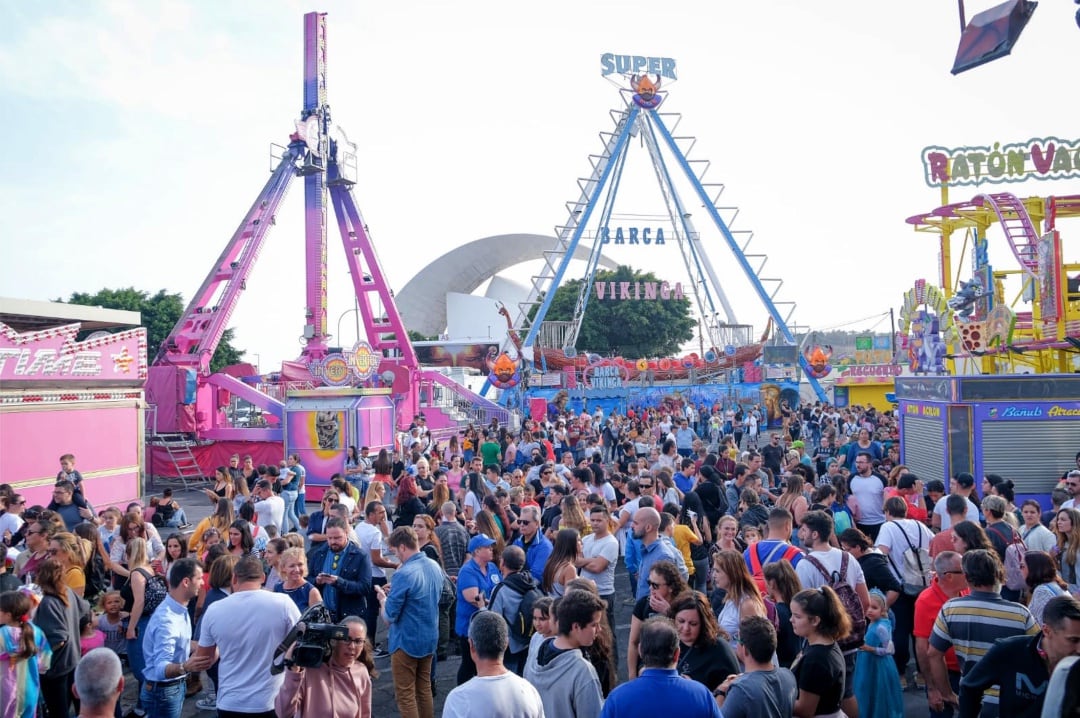 La feria de Santa Cruz de Tenerife se ha inaugurado esta semana; detrás de sus atracciones y puestos hay historias como las de Antonio, integrado en ella desde hace cincuenta y siete años