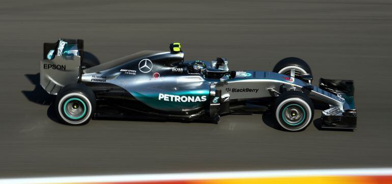 Rosberg circulando en el circuito de Spa