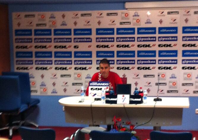 Gaizka Garitano en un momento de su comparecencia este mediodía.