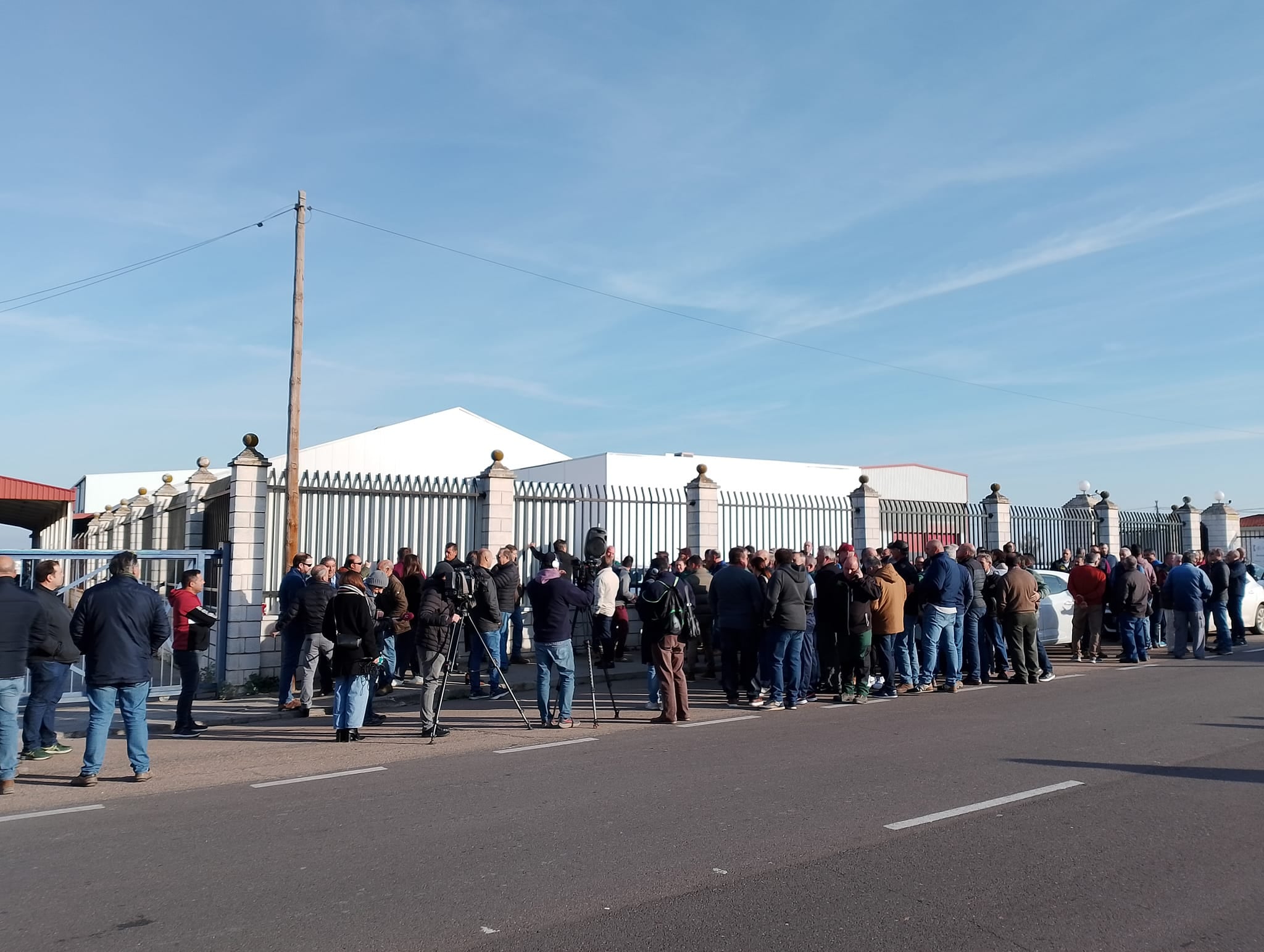 Arroceros extremeños se concentran en Don Benito en protesta por los precios