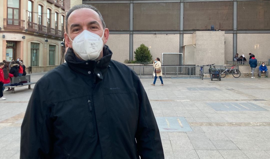 Imagen del jefe de la agrupación local de Protección Civil Valdepeñas, Francisco Javier Maroto, durante la grabación de la sección &#039;Un día con&#039; 