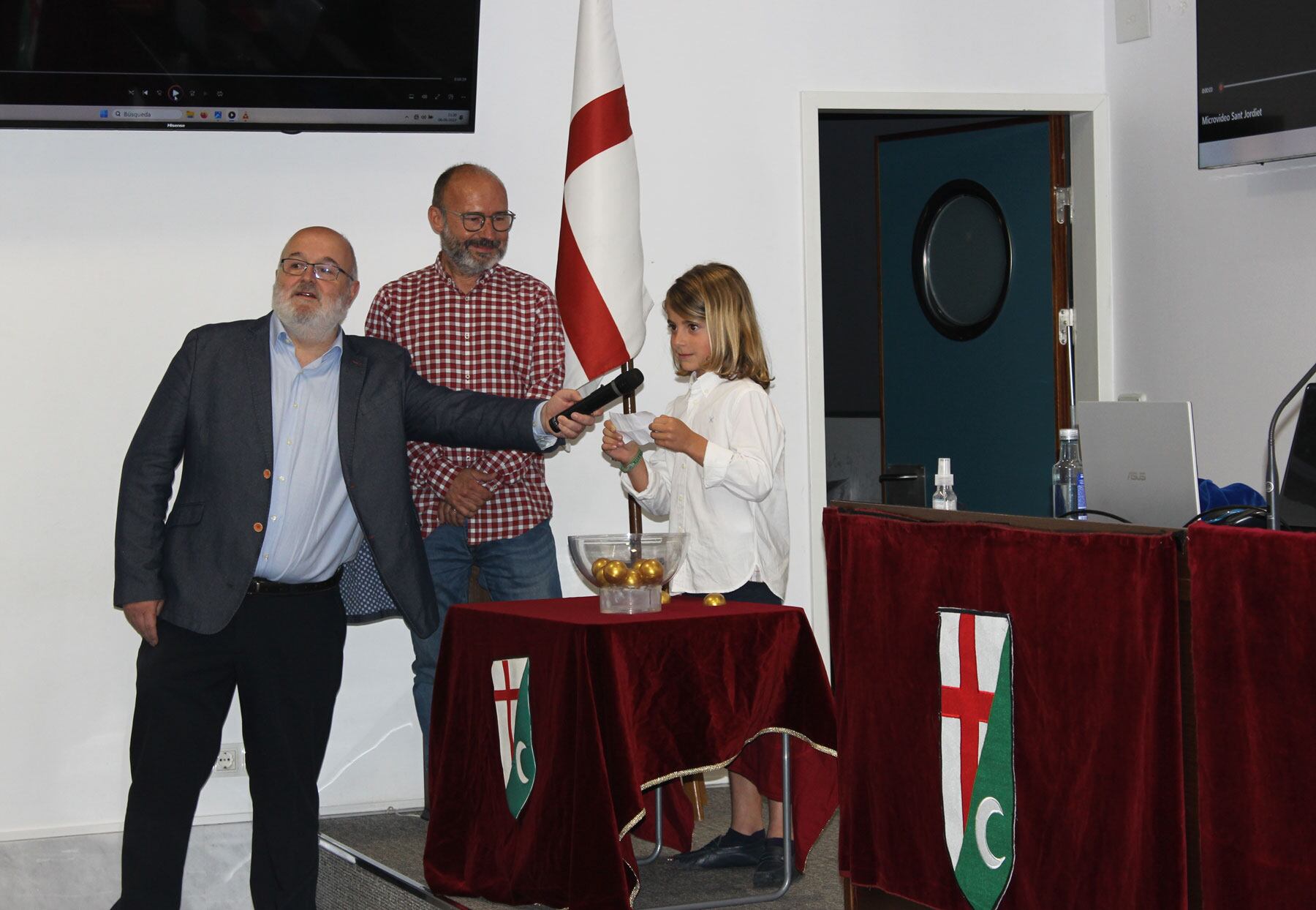 Imagen de archivo del instante en el que el Sant Jordiet 2023 dice el nombre de su sucesor