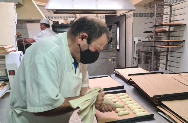 Hemos acompañado al maestro Ángel Molina para conocer y degustar el turrón artesanal que se elabora en Almagro