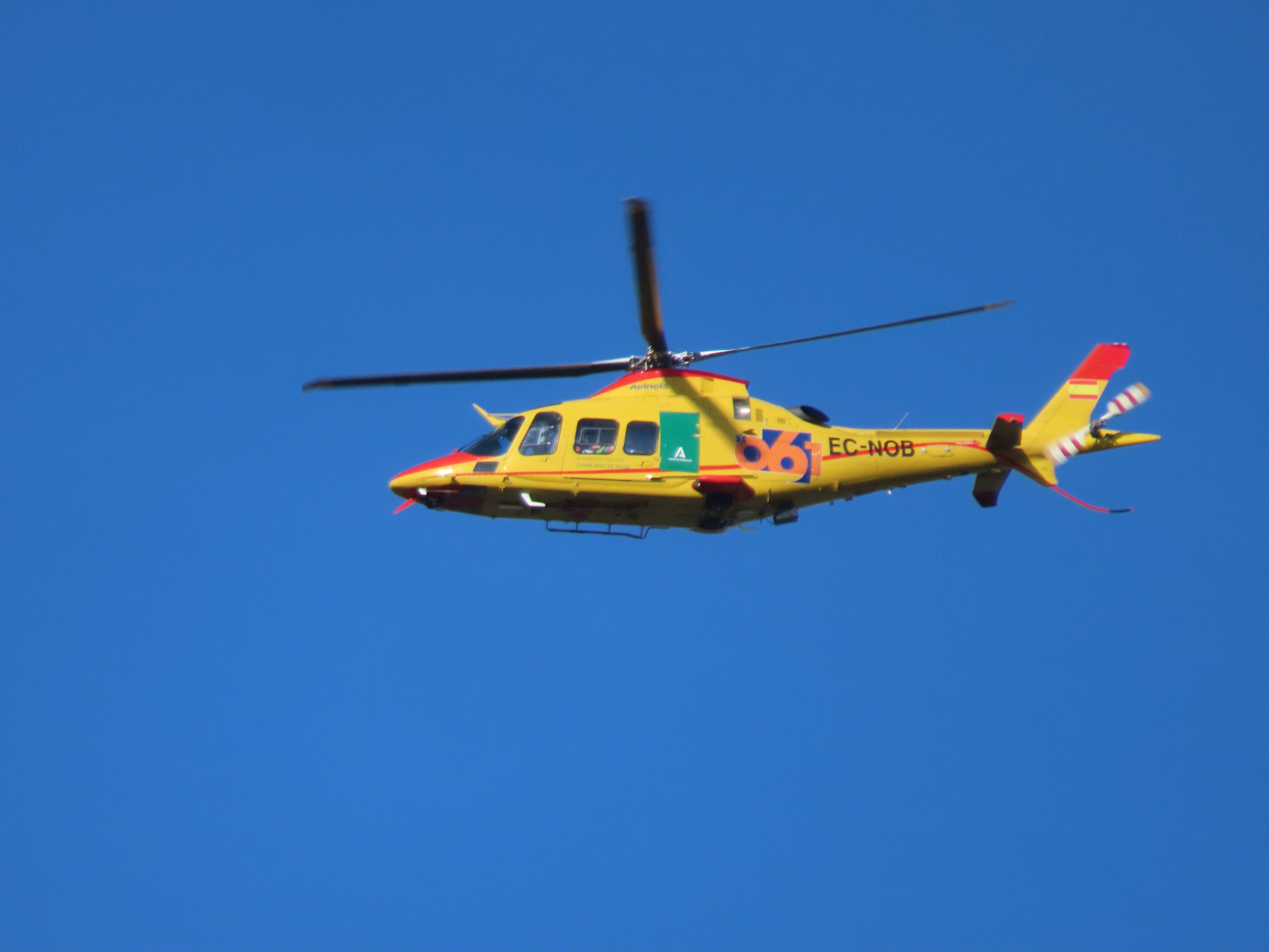 Helicóptero del 061 en un traslado desde el  Hospital Infanta Margarita de Cabra al hospital Reina Sofía de Córdoba