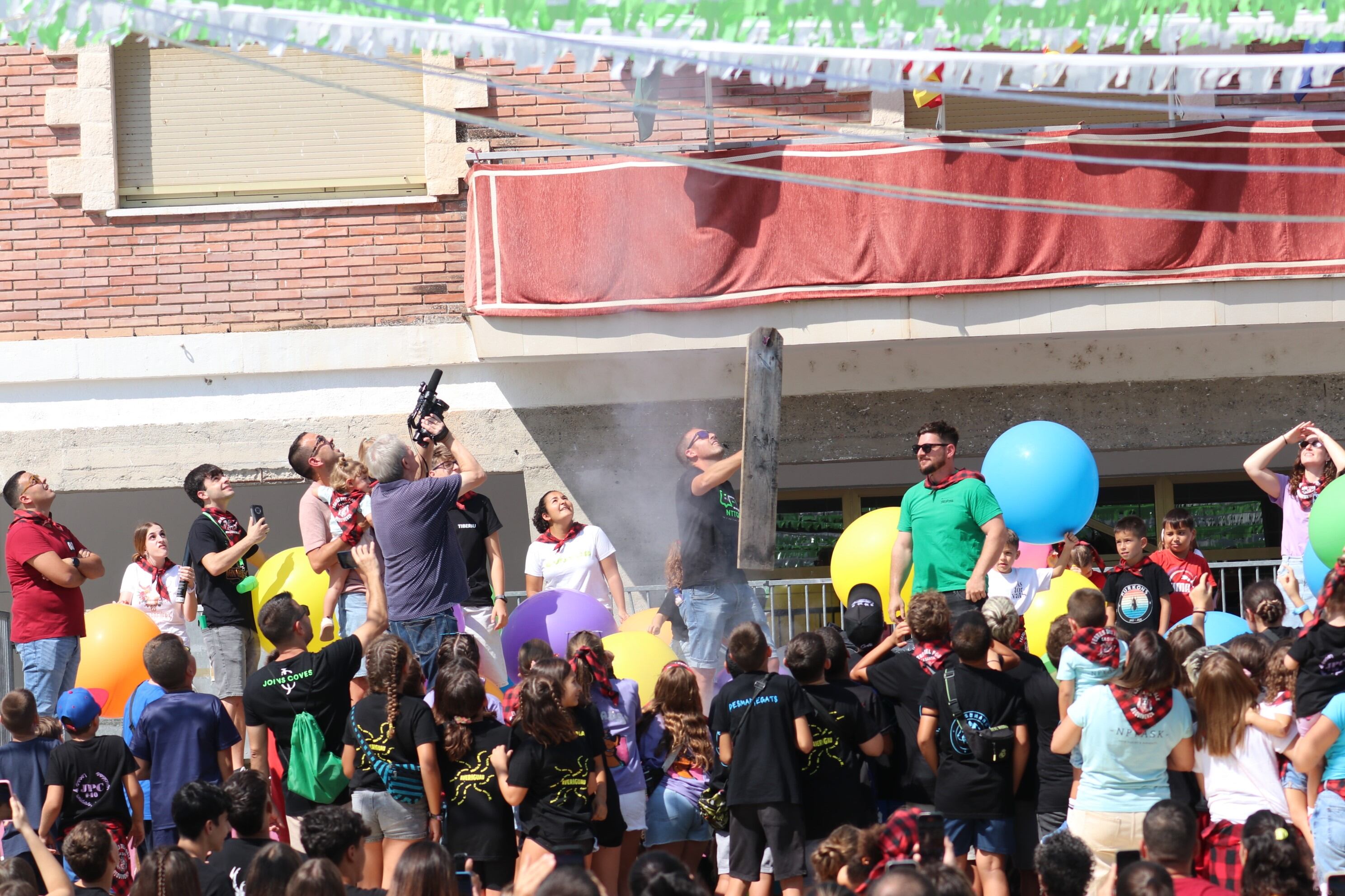 Mequinenza da inicio a las Fiestas de “La Santa” 2025 con el lanzamiento del chupinazo