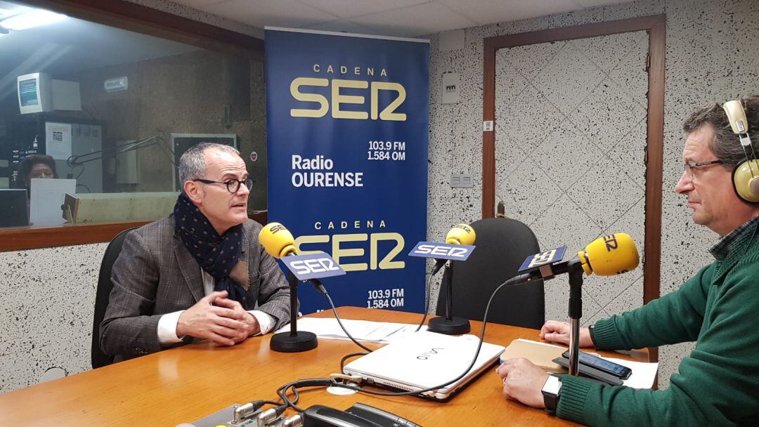 El alcalde, Jesús Vázquez, con Pepe González en el estudio Ramón Puga de Radio Ourense