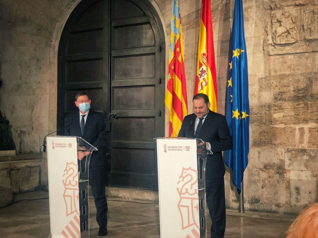 El ministro de Infraestructuras, José Luis Ábalos presenta los presupuestos de su ministerio en la Comunitat Valenciana en el Palau de la Generalitat, junto al president Ximo PUig