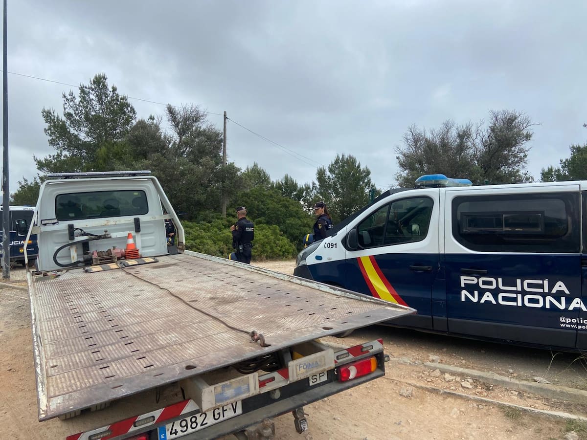 Desalojado sin incidentes el asentamiento junto al estadio de Can Misses en Ibiza