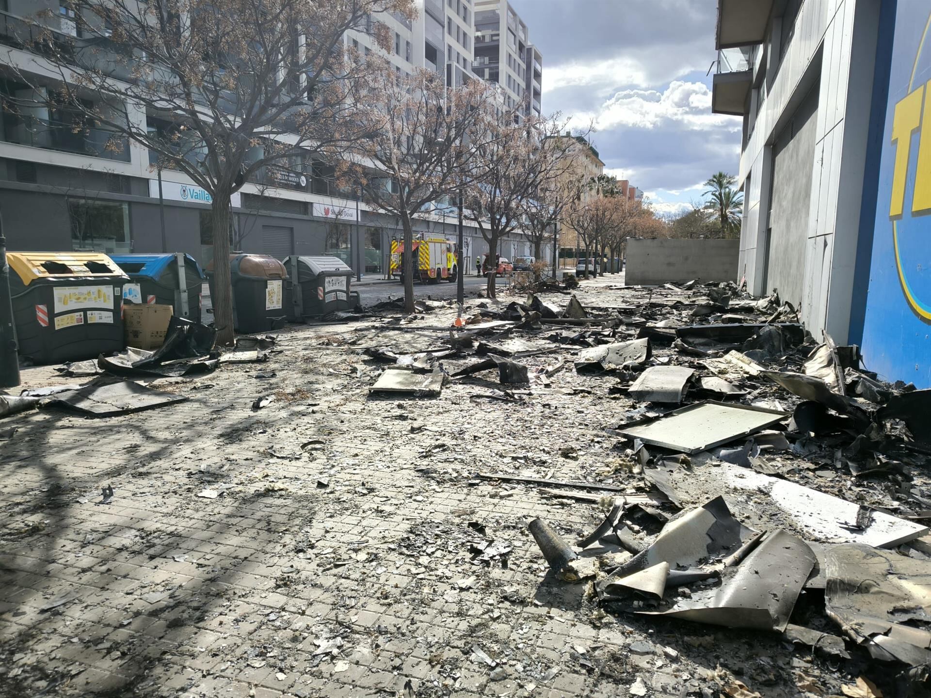 Restos del incendio del edificio de Campanar