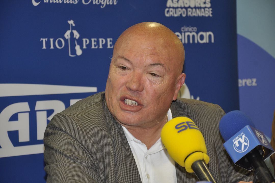 Andrés Garcçia Tébar durante una rueda de prensa en Chapín