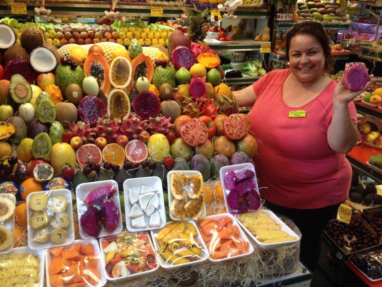 Pino, en el puesto 'Frutas y Verduras Víctor y Katy' (Mercado Vegueta).
