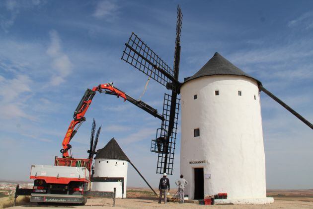 Obras de restauración de los molinos de Alcázar de San Juan.