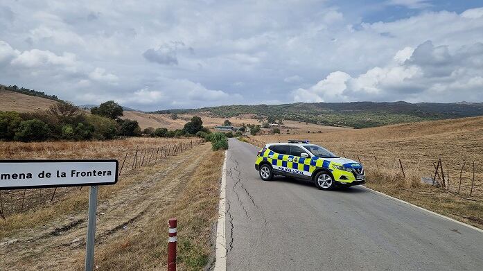 Un vehículo de Policía tras el suceso