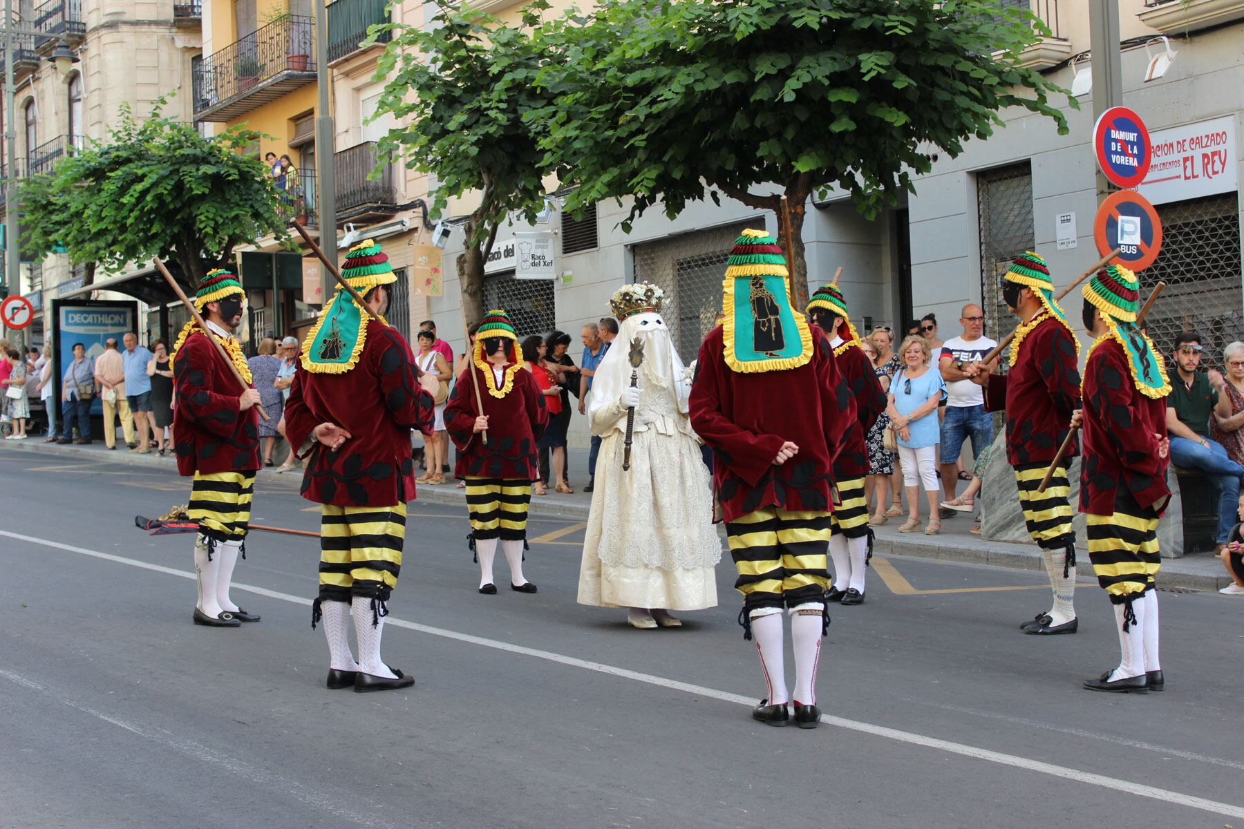 Un instante del tradicional 'Ball de la Moma' a cargo del Grup de Danses Sant Jordi