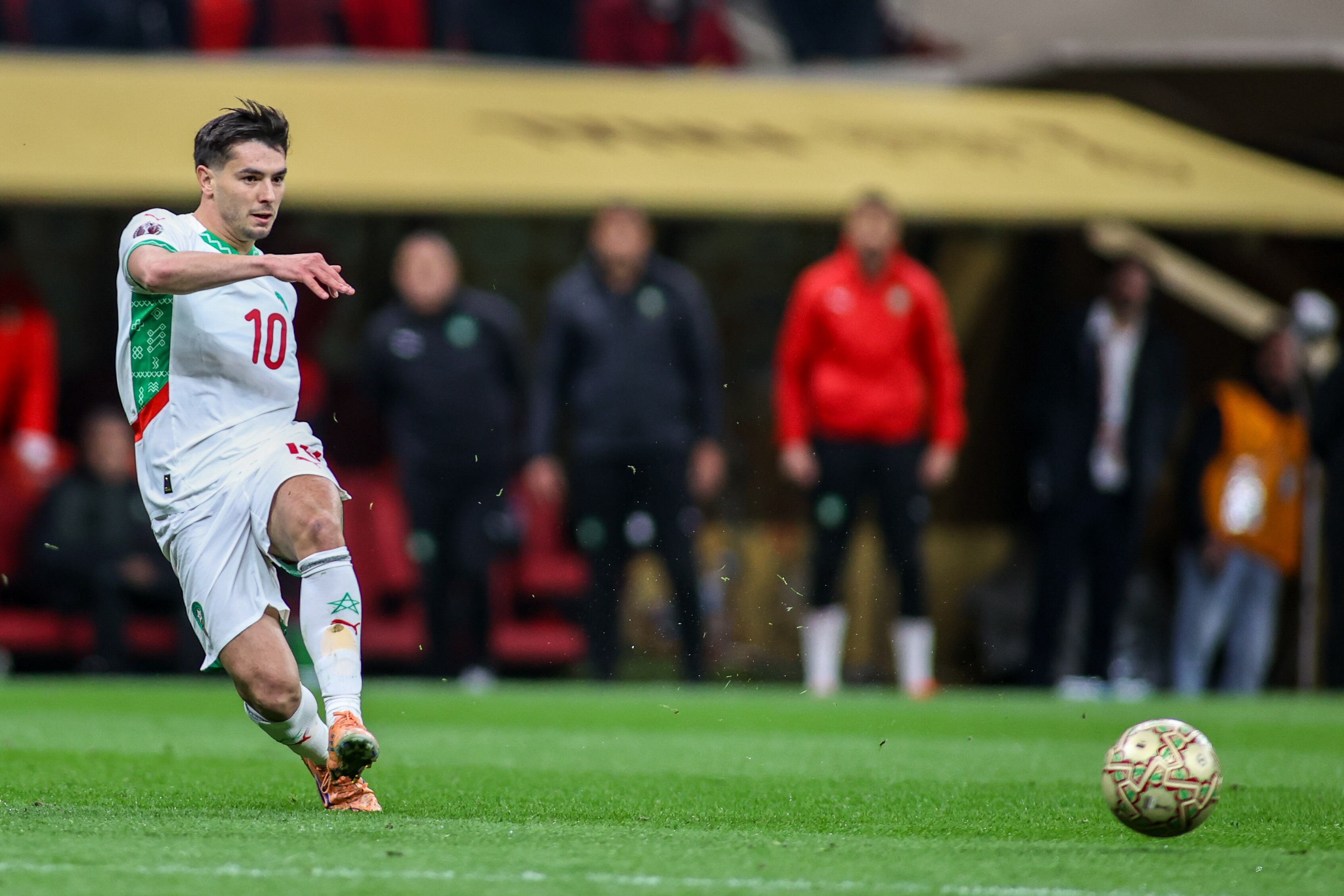 Brahim Díaz juega durante la final de la Copa África