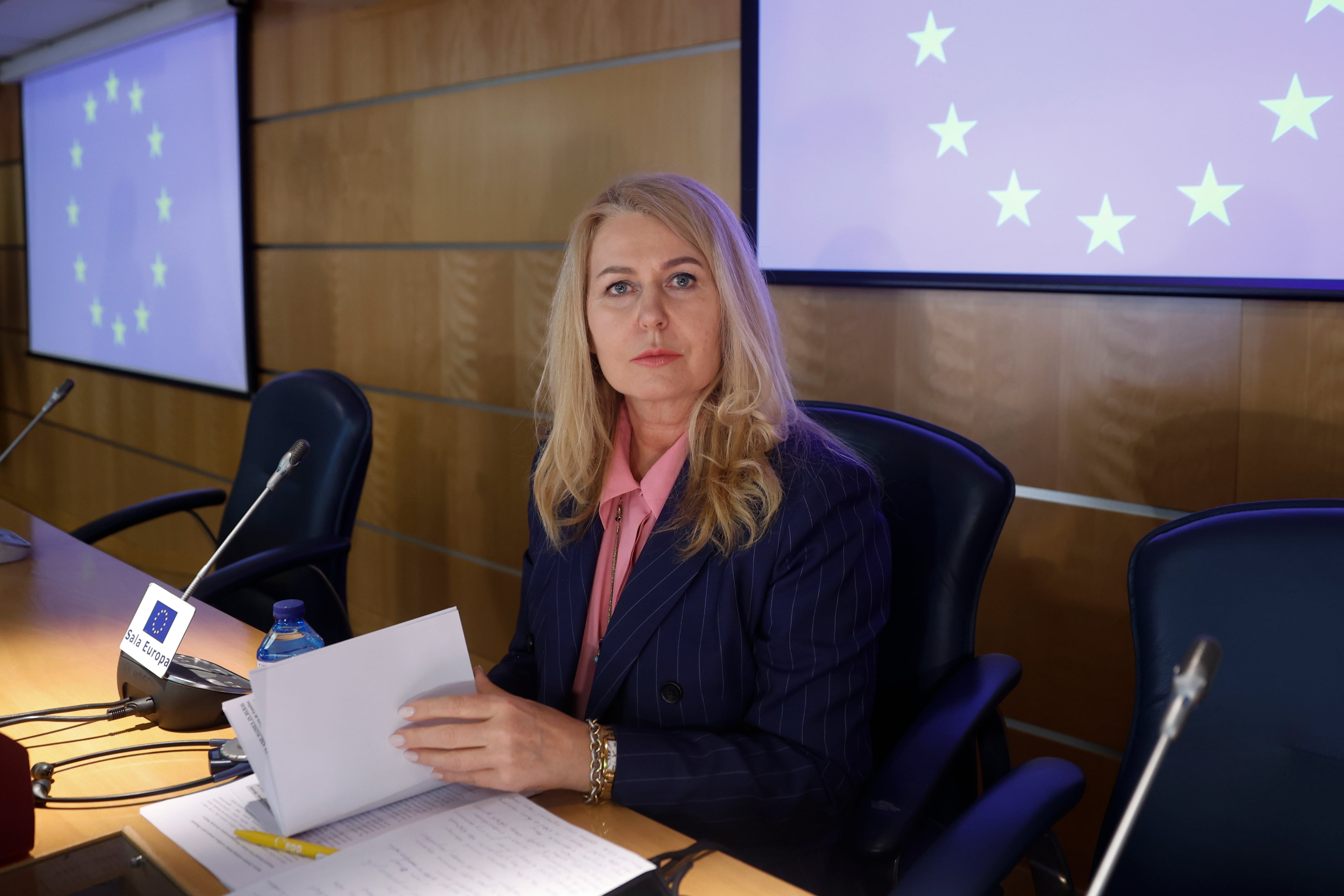 La diputada polaca del Parlamento Europeo, Elzbieta Katarzyna Lukacijewska, durante la rueda de prensa que ha ofrecido este miércoles, tras la visita a Madrid desde el lunes de una delegación de diputadas europeas para analizar con miembros del Gobierno, del Parlamento y de la sociedad civil la ley del solo sí es sí, la lucha contra la violencia de género, la atención a la dependencia y la lucha contra la trata