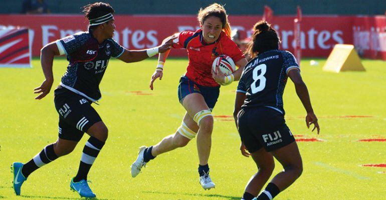 Acción en un partido de la selección española de rugby femenino