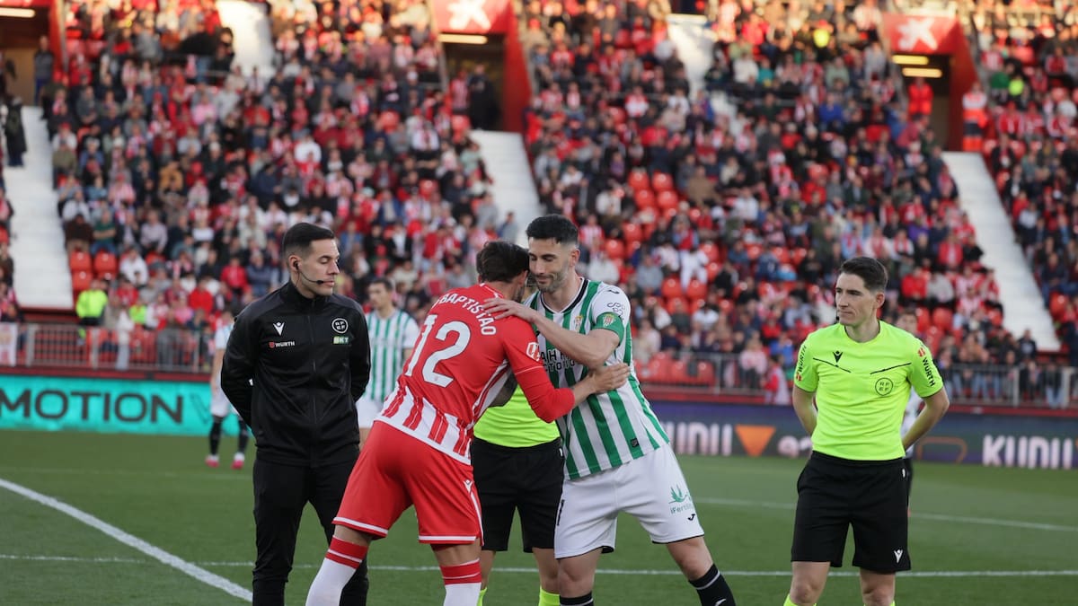 Un Córdoba con poca efectividad arriba merece más en Almería (2-1)