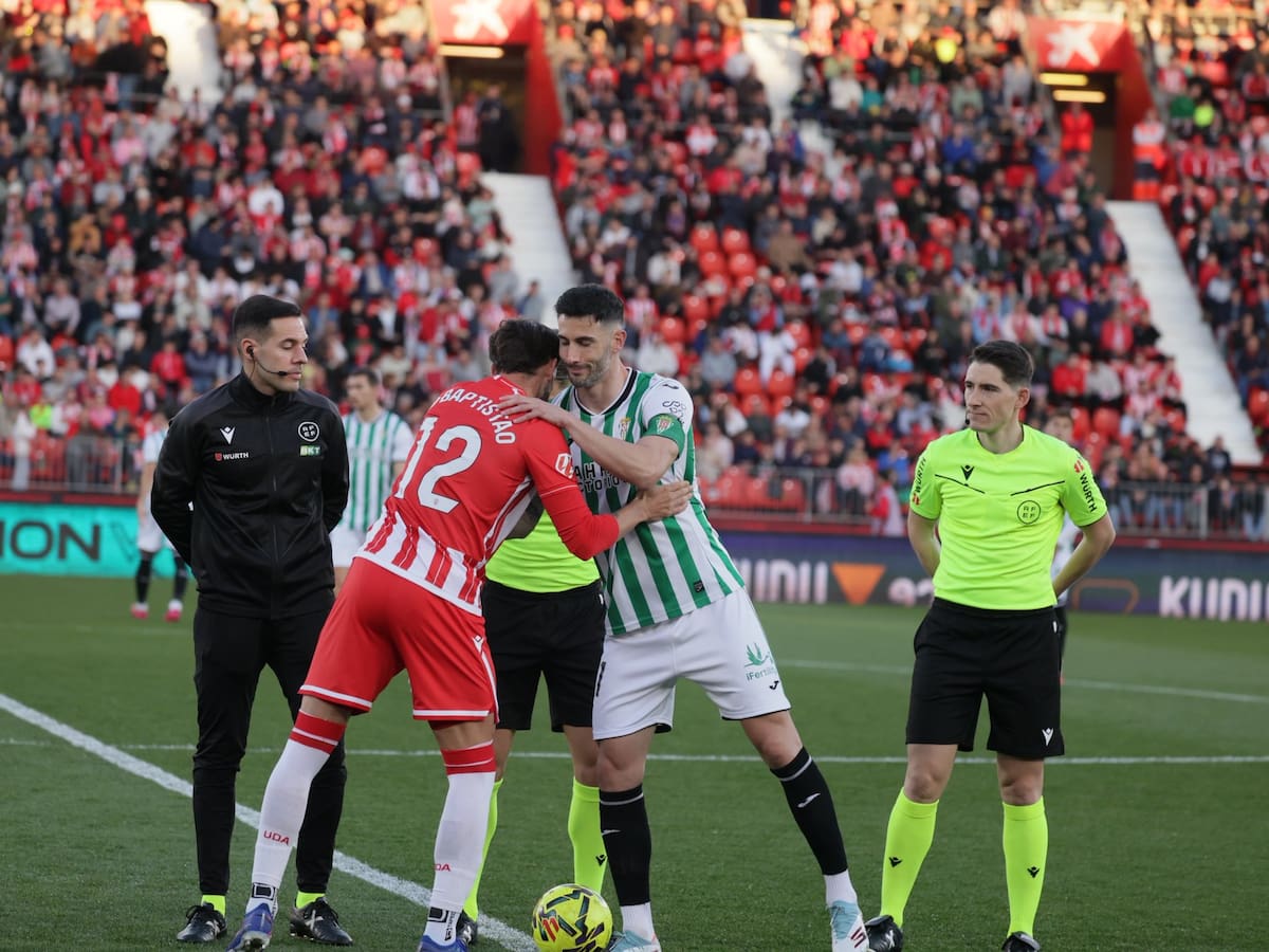 Un Córdoba con poca efectividad arriba merece más en Almería (2-1)