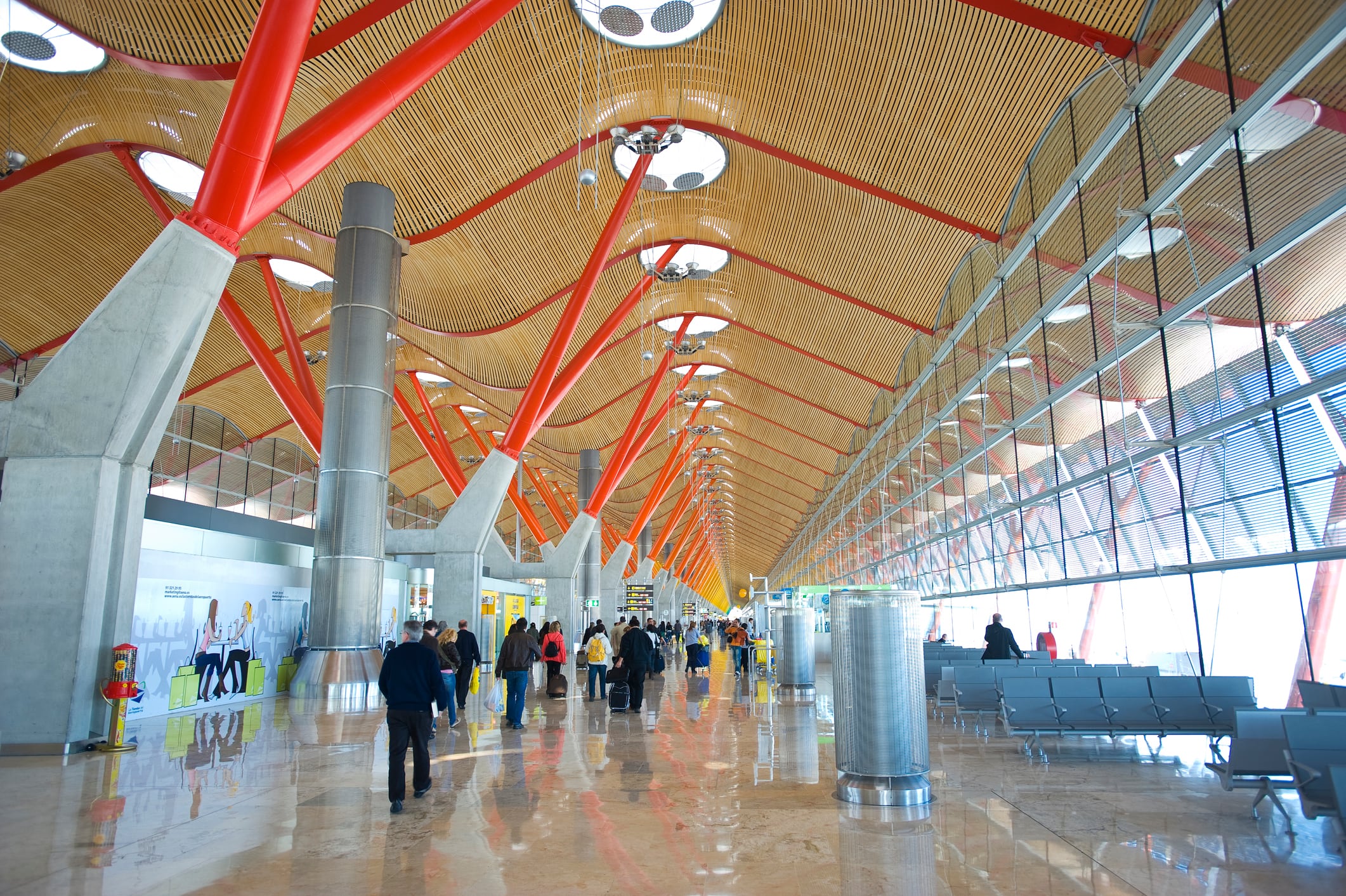 Aeropuerto de Barajas-Adolfo Suárez durante el puente de la Constitución