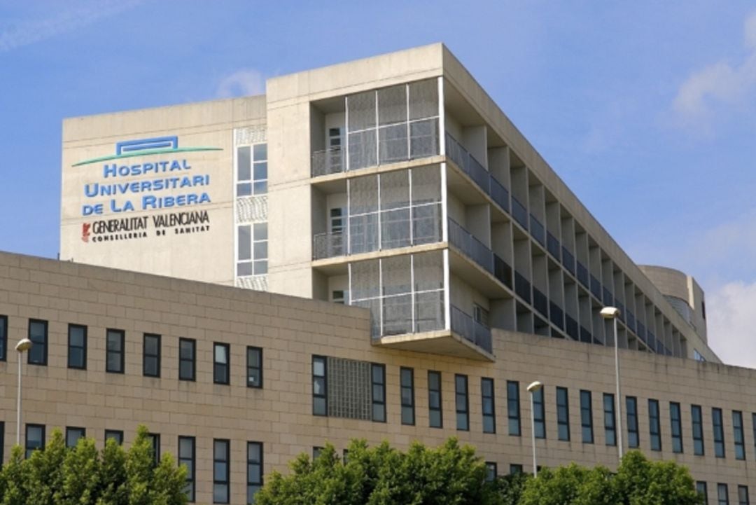 El hospital de La Ribera es de gestión pública desde el año 2019, cuando acabó la gestión privada