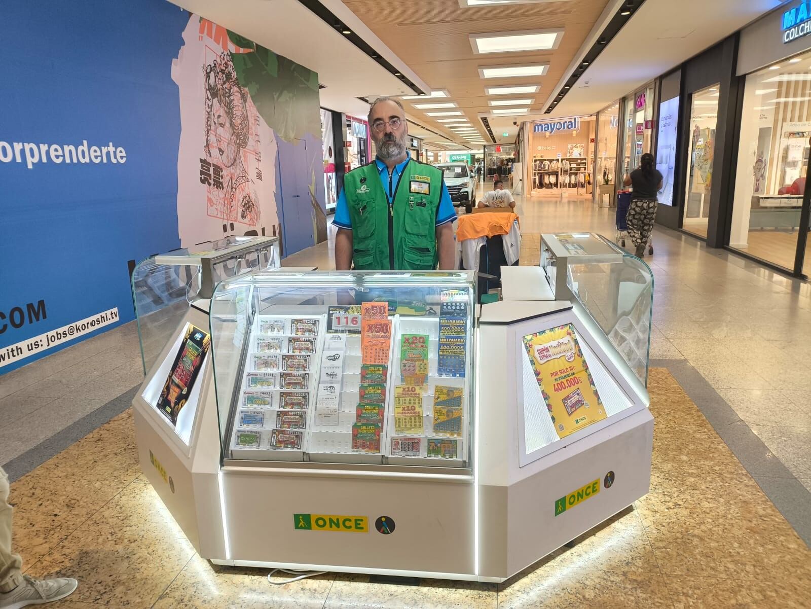 Oscar Benito, vendedor de la ONCE en Palencia, que ha repartido 100.000 euros en premios
