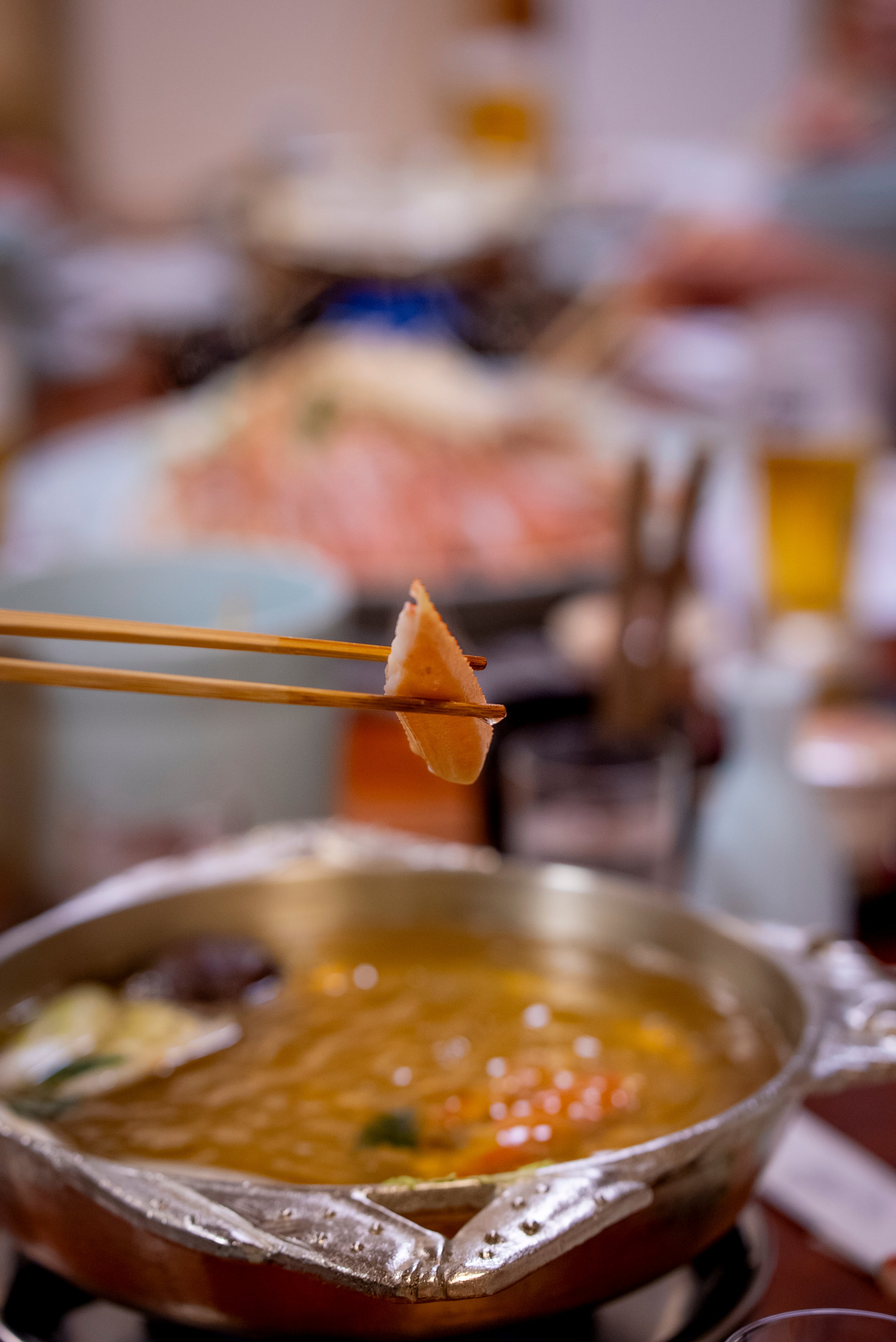 Olla de hot pot en un restaurante japonés.