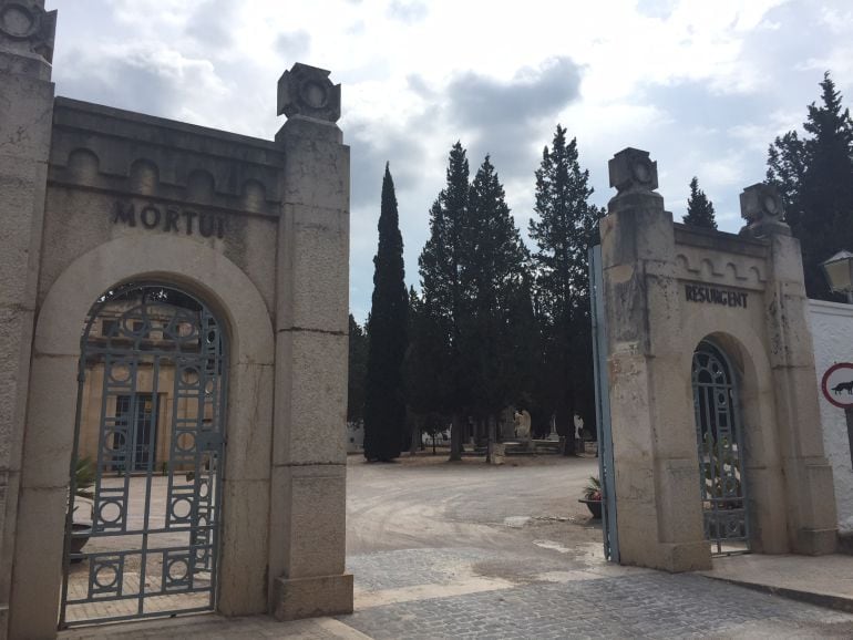 Imatge d&#039;arxiu de l&#039;entrada al cementiri de Sant Llàtzer de Tortosa.