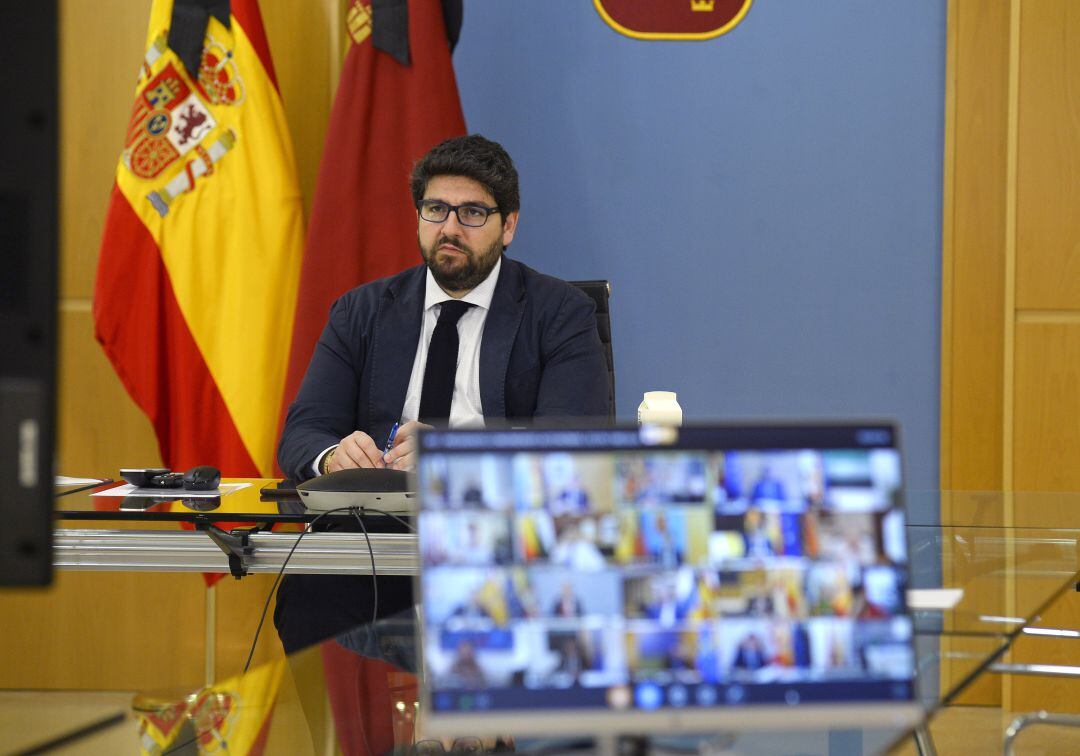 Fernando López Miras ha participado este domingo por videoconferencia en la reunión que el presidente del Gobierno, Pedro Sánchez, ha mantenido con los presidentes autonómicos