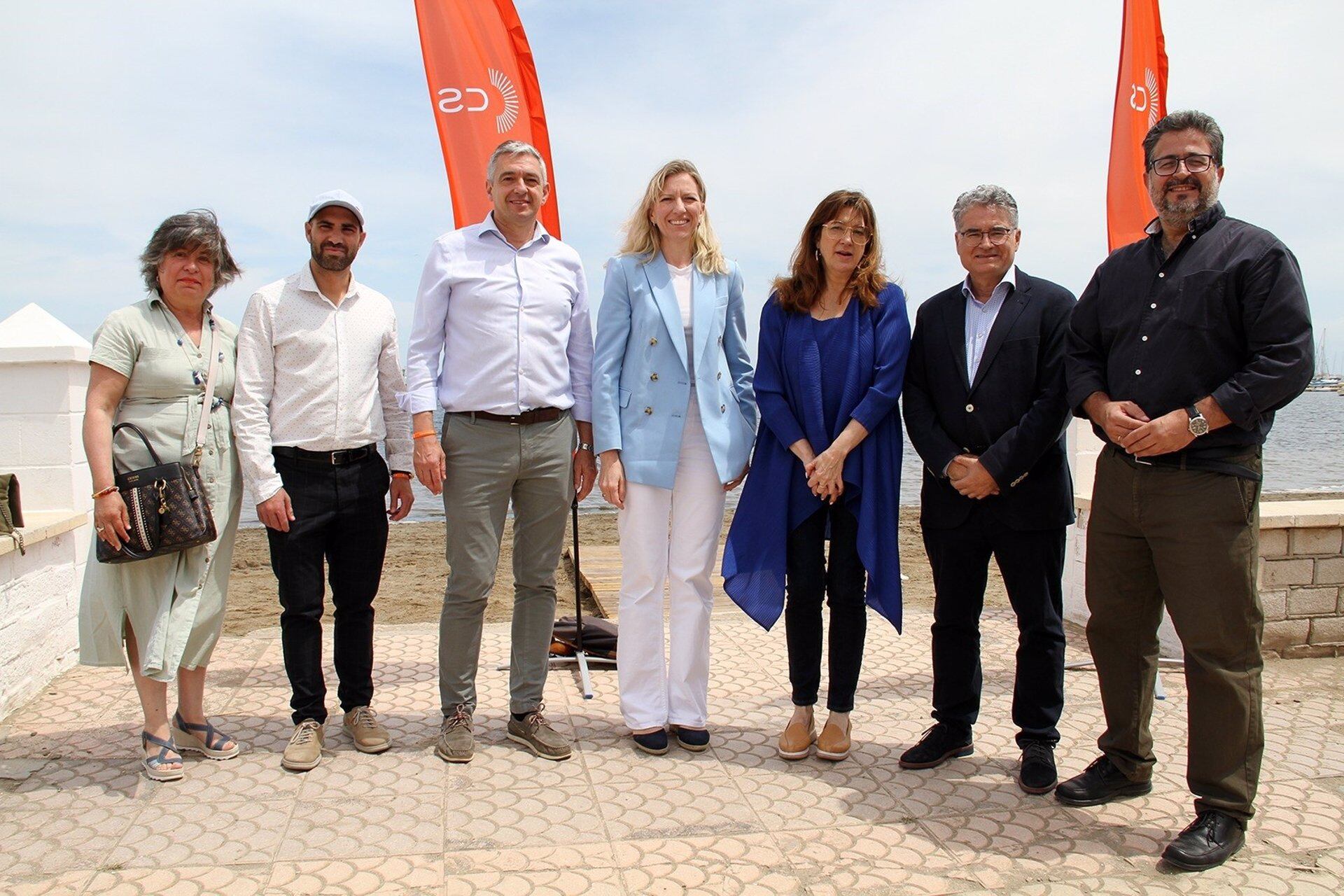 La candidata de Ciudadanos a la Presidencia de la Región, María José Ros; la eurodiputada de la formación &#039;naranja&#039; Soraya Rodríguez, visitan Los Nietos