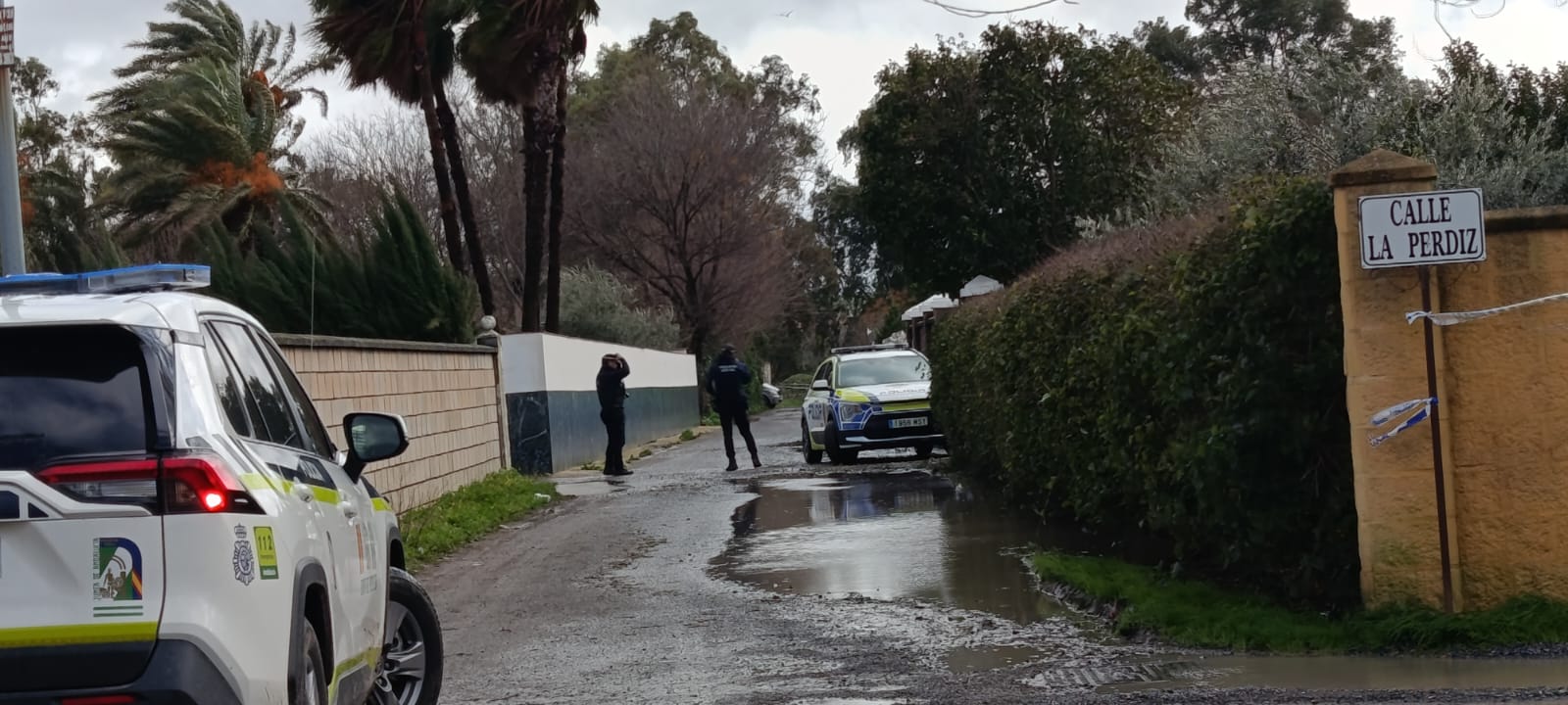 Desalojos preventivos en las parcelaciones del Aeropuerto de Córdoba ante la crecida del Guadalquivir