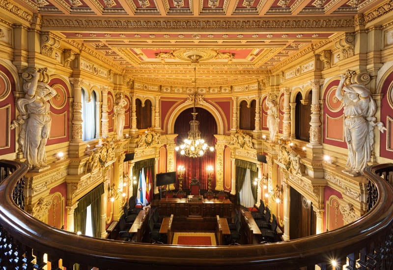 Salón de plenos del Ayuntamiento de Ourense