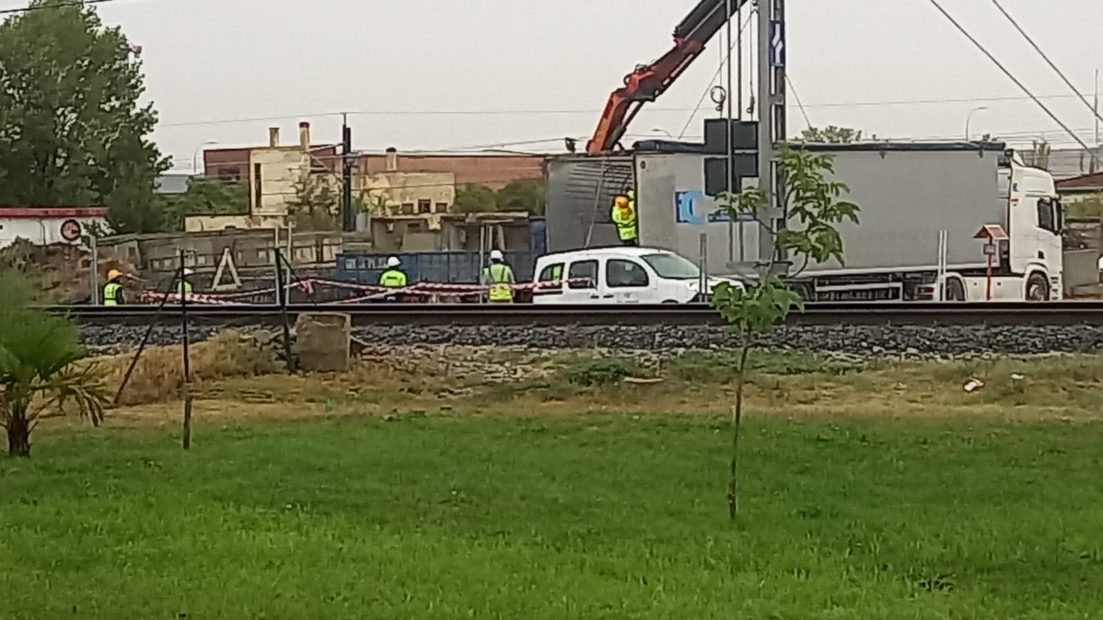 Pilares descargados ya por Adif en Palencia