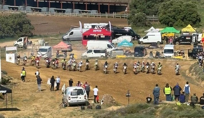 La prueba de motocross clásico reunió a casi 60 pilotos en Tierz