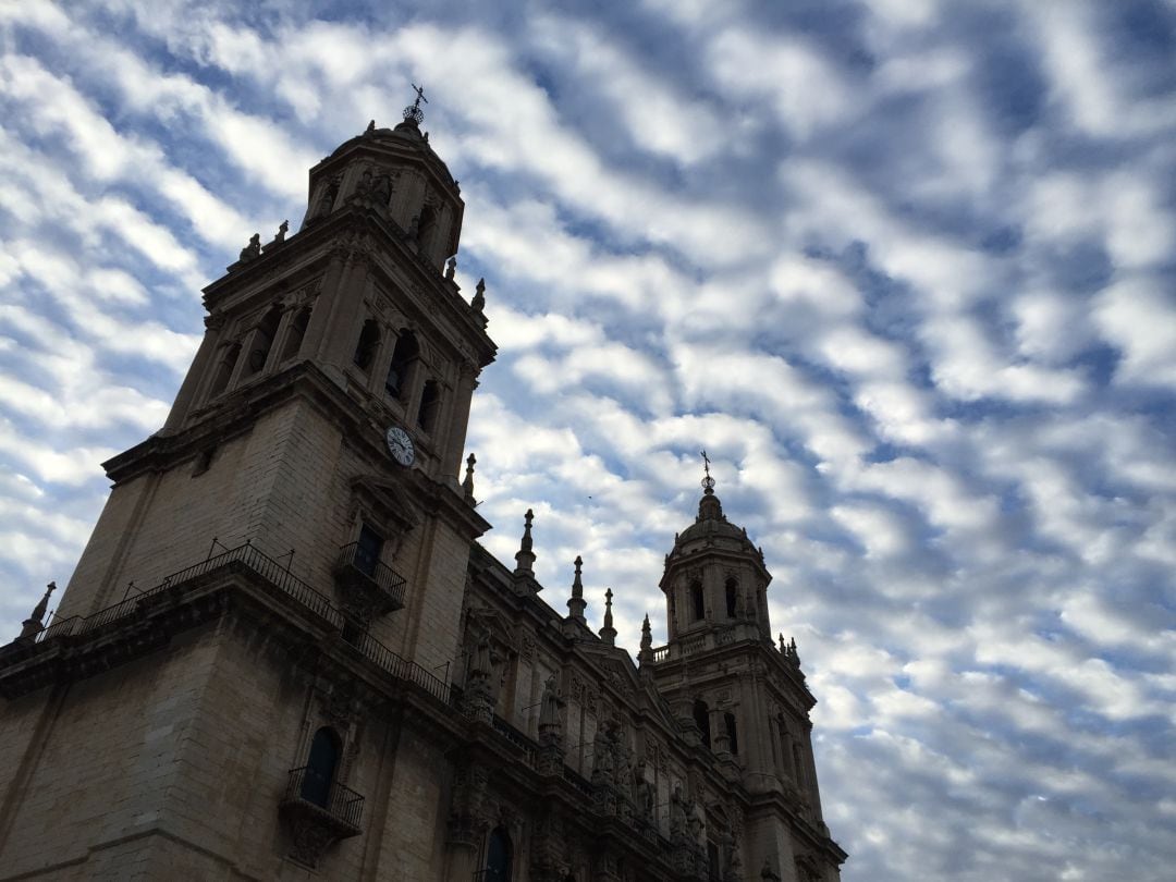 La Catedral de Jaén tendrá como tapiz extraordinario tanto nubes como claros durante una Semana Santa que no tendrá procesiones en la calle